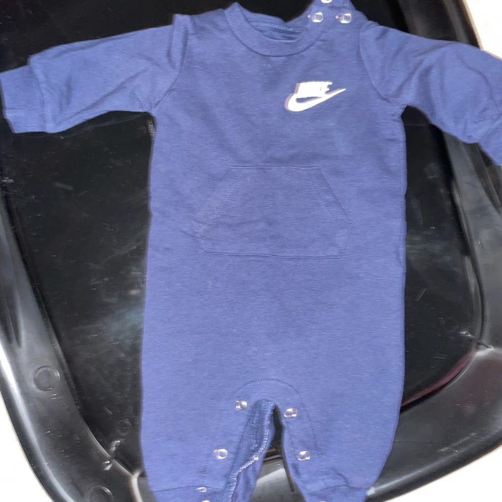 Nike long sleeve onesies size 3 month! Navy blue with Nike check